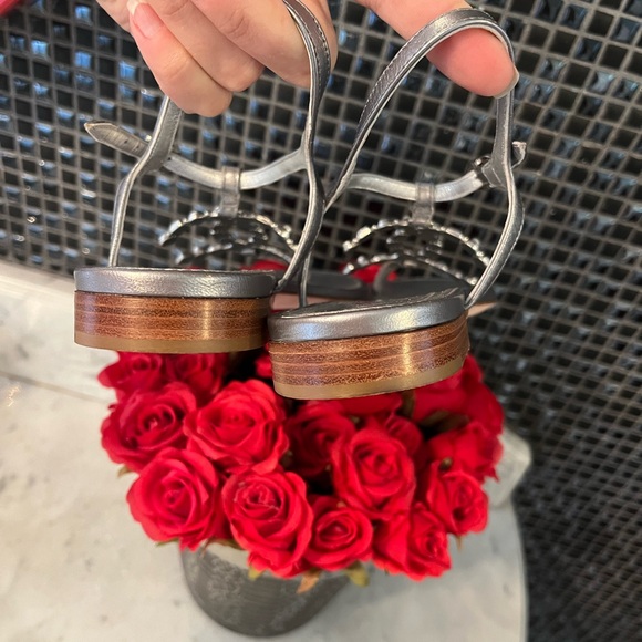 Authentic Chanel Pearl embellished sandals - Picture 7 of 17